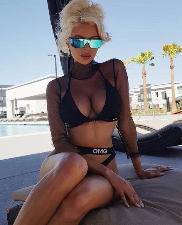 love a lady in shades