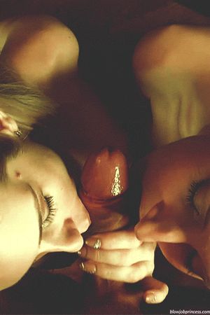 una mamada excitante con dos zorras cachondas