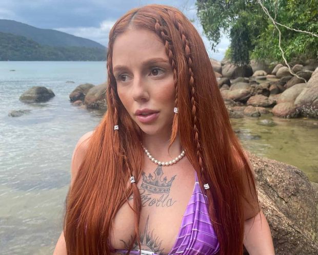 redhead latina