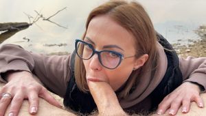 A good-looking MILF experiments with her sexuality