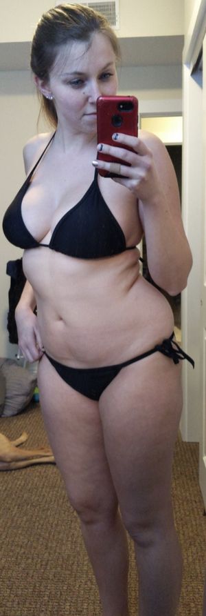 Thick bikini chick