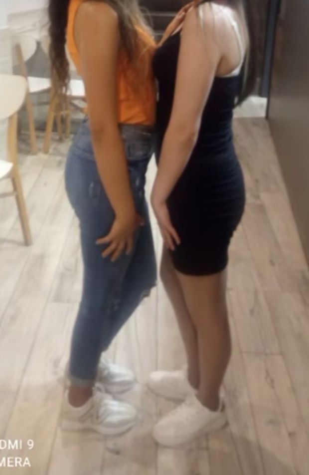Amigas planas y guarras