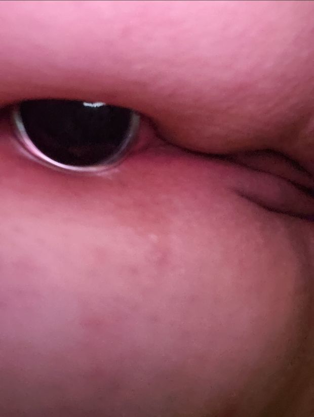 Waiting on daddy to come home, destroy all my holes & cum anywhere he wants.