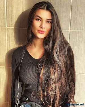 Man.. shes so stunning.