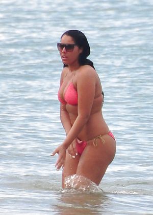 Myla Sinanaj 13th pic.