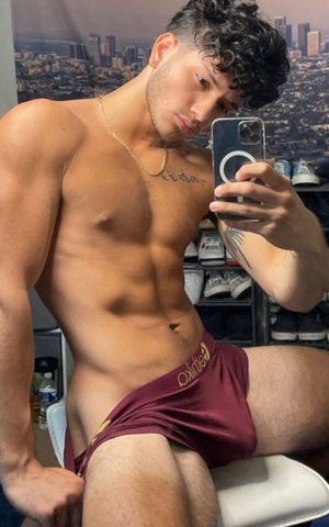 Bulging Selfie