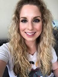 Love her hair like that