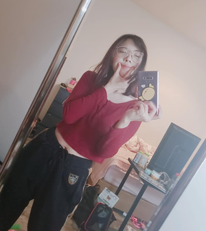 LilyPichu (Streamer) - Mirror Selfie Red Top