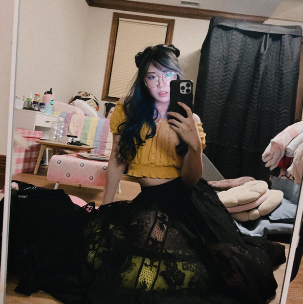 LilyPichu (Streamer) - Floor Selfie