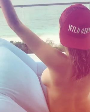 big tits kate sideboob