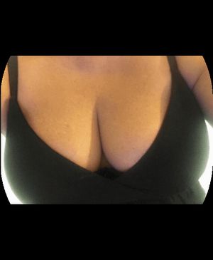 mature amateur wife tits and ass