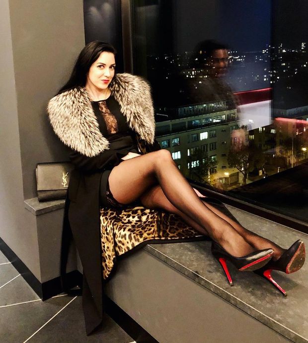 Stockings under fur coat