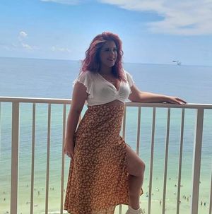 Shorty forgot about her nips