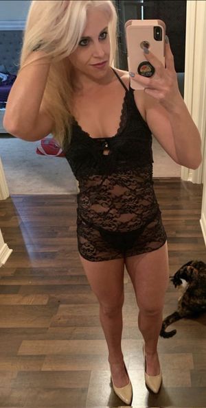 Blonde slut in her lingerie