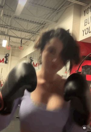 Sexy bouncing boobs boxing gurl