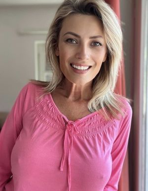 Love those MILF breasts