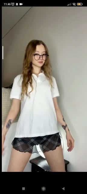 showing her pussy again