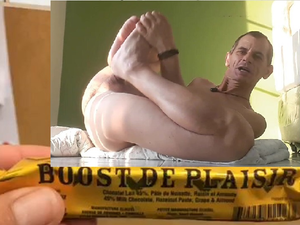 suce mes ongles et gicle avec tes iepd salope