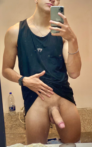 Big dick selfie