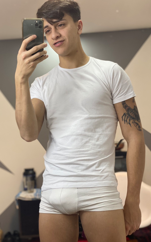 Awesome bulge in boyshorts