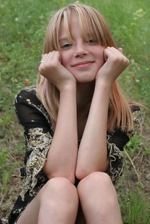 teen needs her face painted