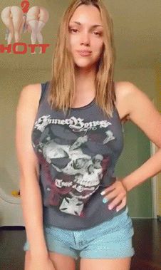 Hottie revealing her special powers to show us goodies..