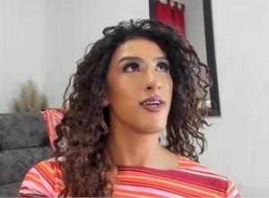 Pretty face on this web cam tranny