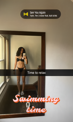 Petite latina in Bikini