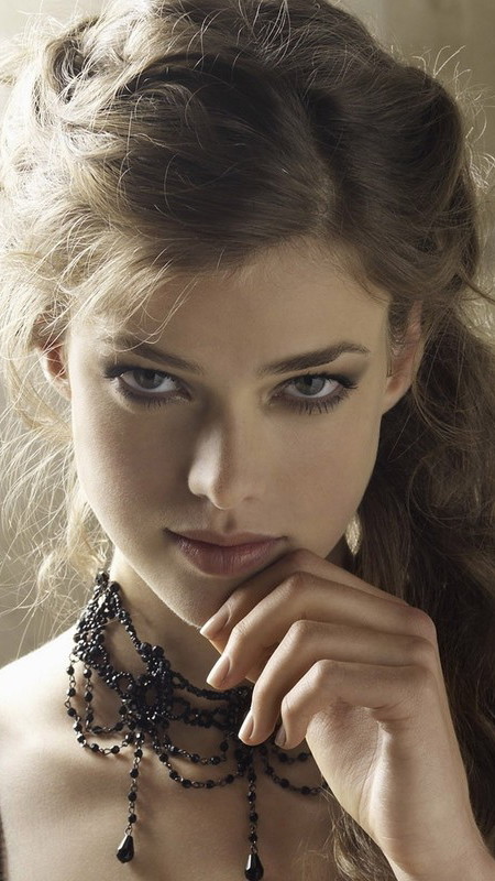 Julia Saner