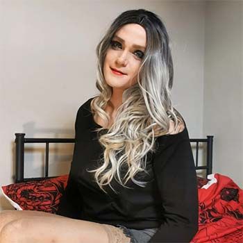 Karen 34 yo tgirl in Keizer, OR showcaing her natural beauty more than anything else.
