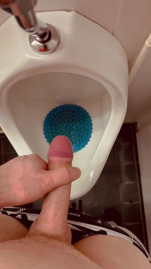 Me cumming in public gym bathroom without a locked door