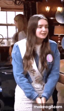 Emmerdale_Katie_Hll_very_short_dress_walk_reverse!