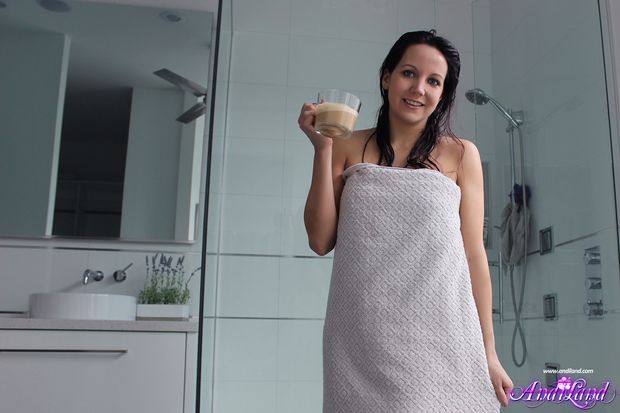Naughty GF: Shower
