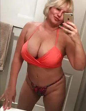 gorgeous mature mom in tiny bikini