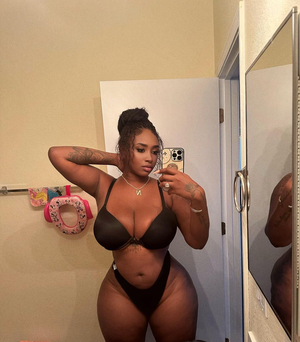 Thick Ebony beauty in her Bra and Panties