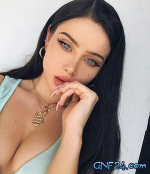 Such a stunning women!