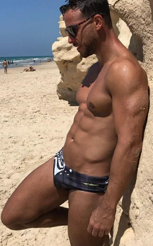 I heart hot guys in speedos