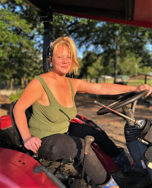 Fuck its hot! I'm ready to rip this shirt off!