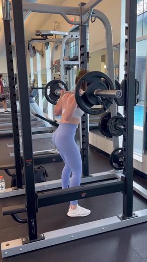 Great view of gym babe