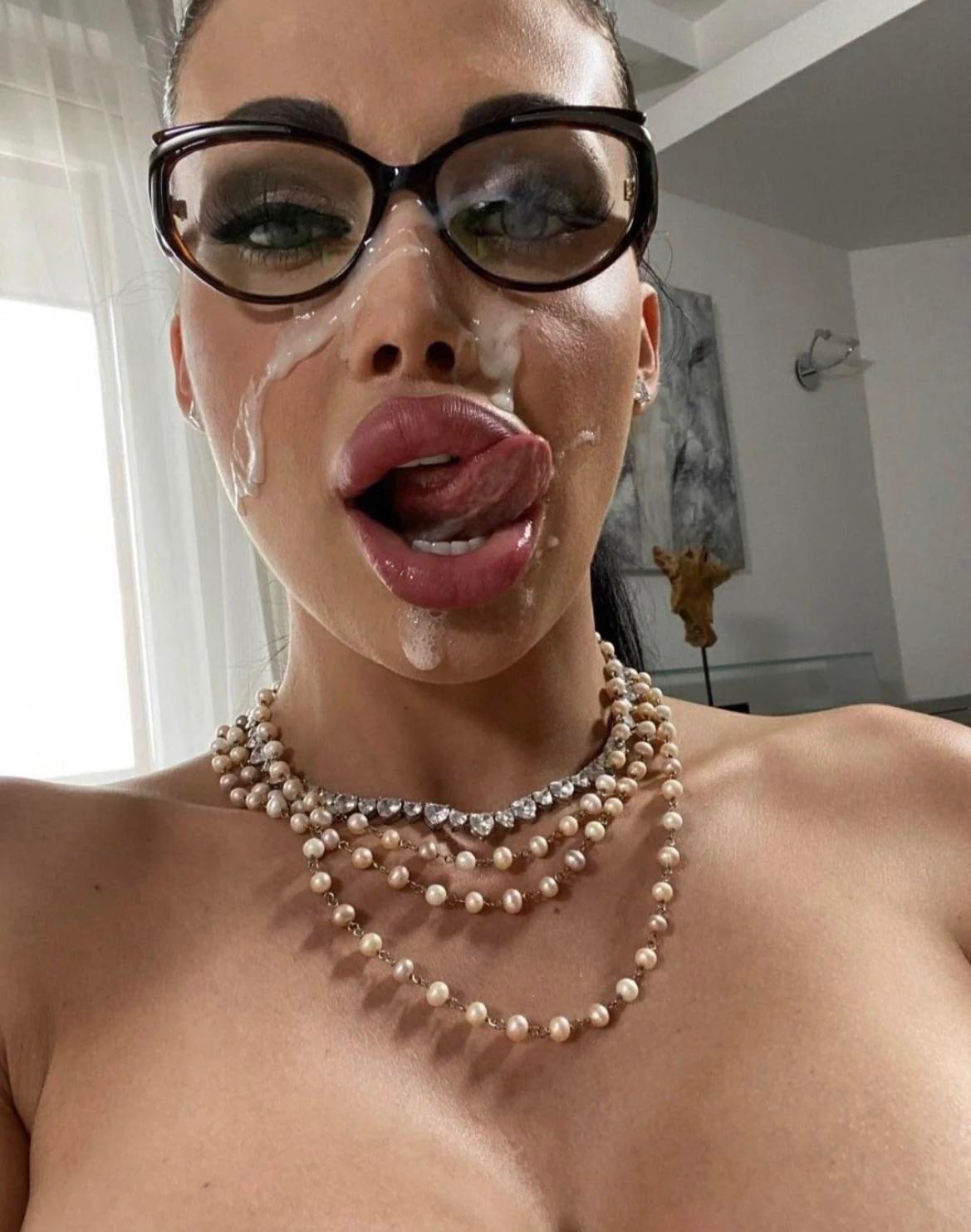 Aletta got facialed