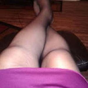 Me in pantyhose an Skirt