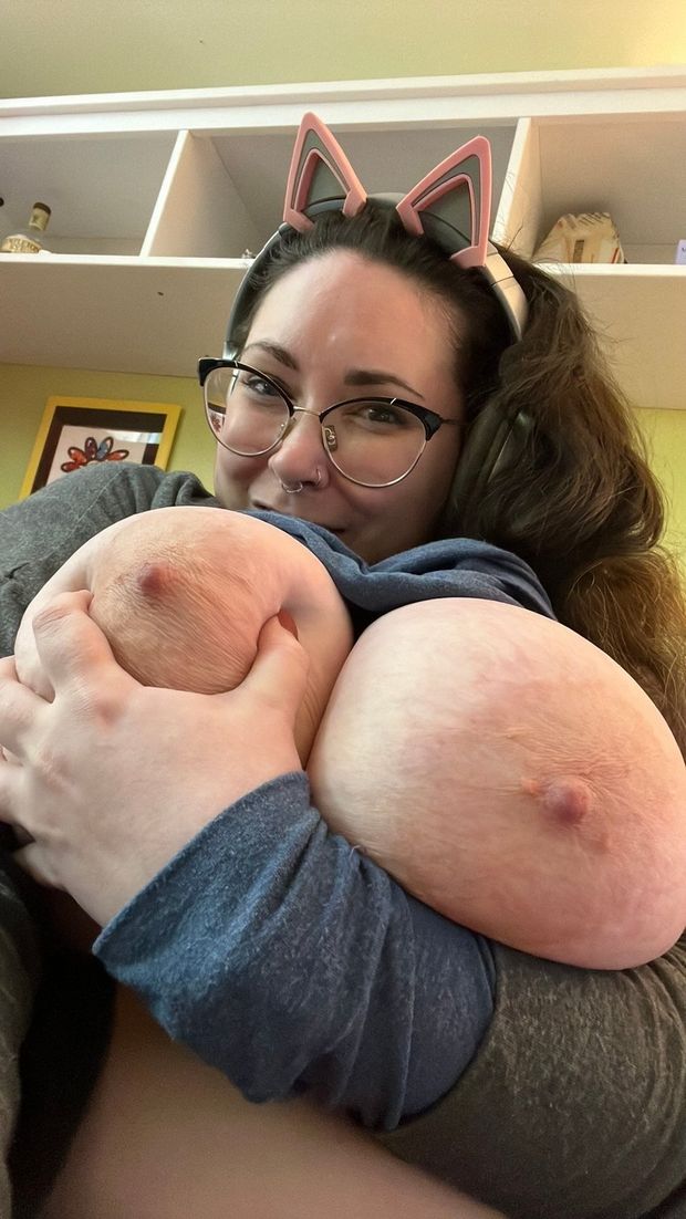 Huge titties