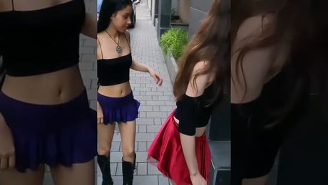 Mel and Sissi flashed on the street