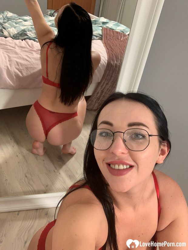 Sexy babe in sexy stockings posing for you