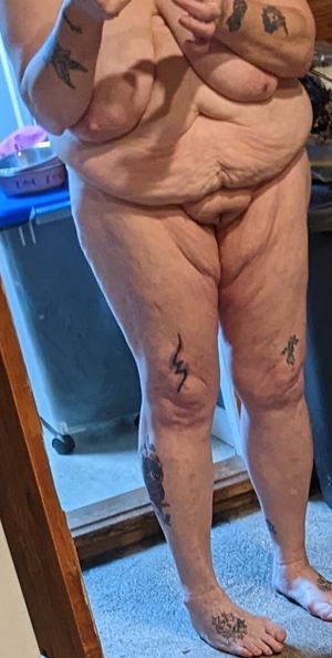 Showing nice plump pussy