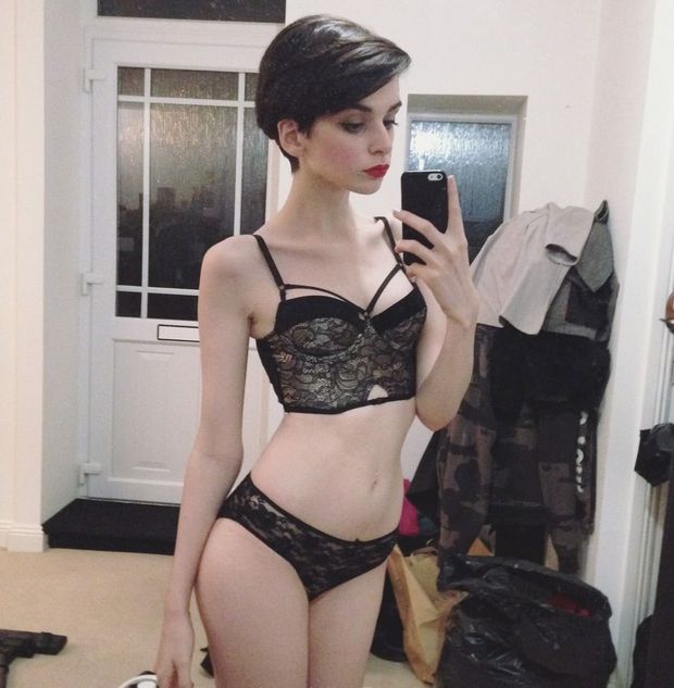 MissEllaCronin (Streamer) - Hot Selfie