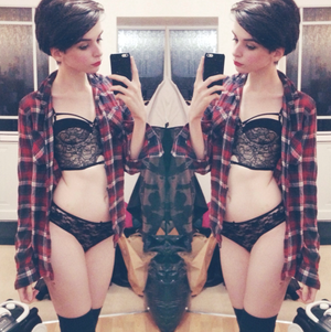 MissEllaCronin (Streamer) - Sexy Selfie