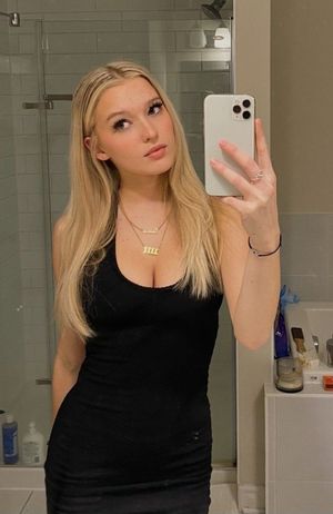 Emma in all black bathroom selfie