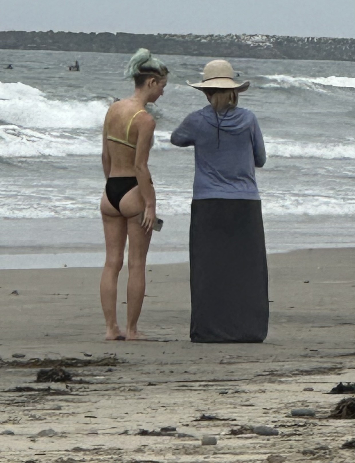 More fine asses out and about