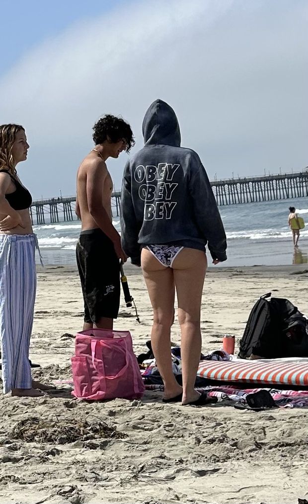 More fine asses out and about